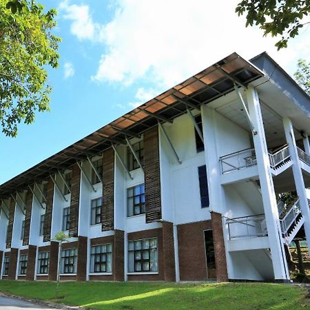 Puri Pujangga Hotel Bangi Exterior foto