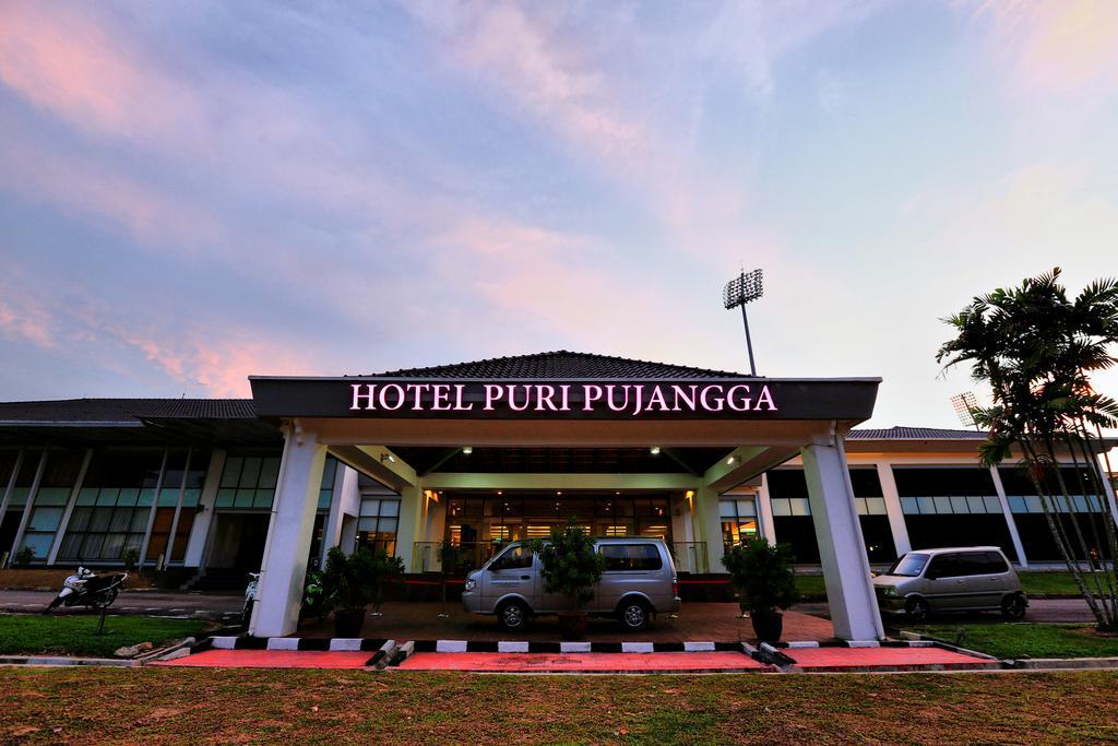 Puri Pujangga Hotel Bangi Exterior foto
