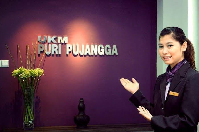 Puri Pujangga Hotel Bangi Exterior foto